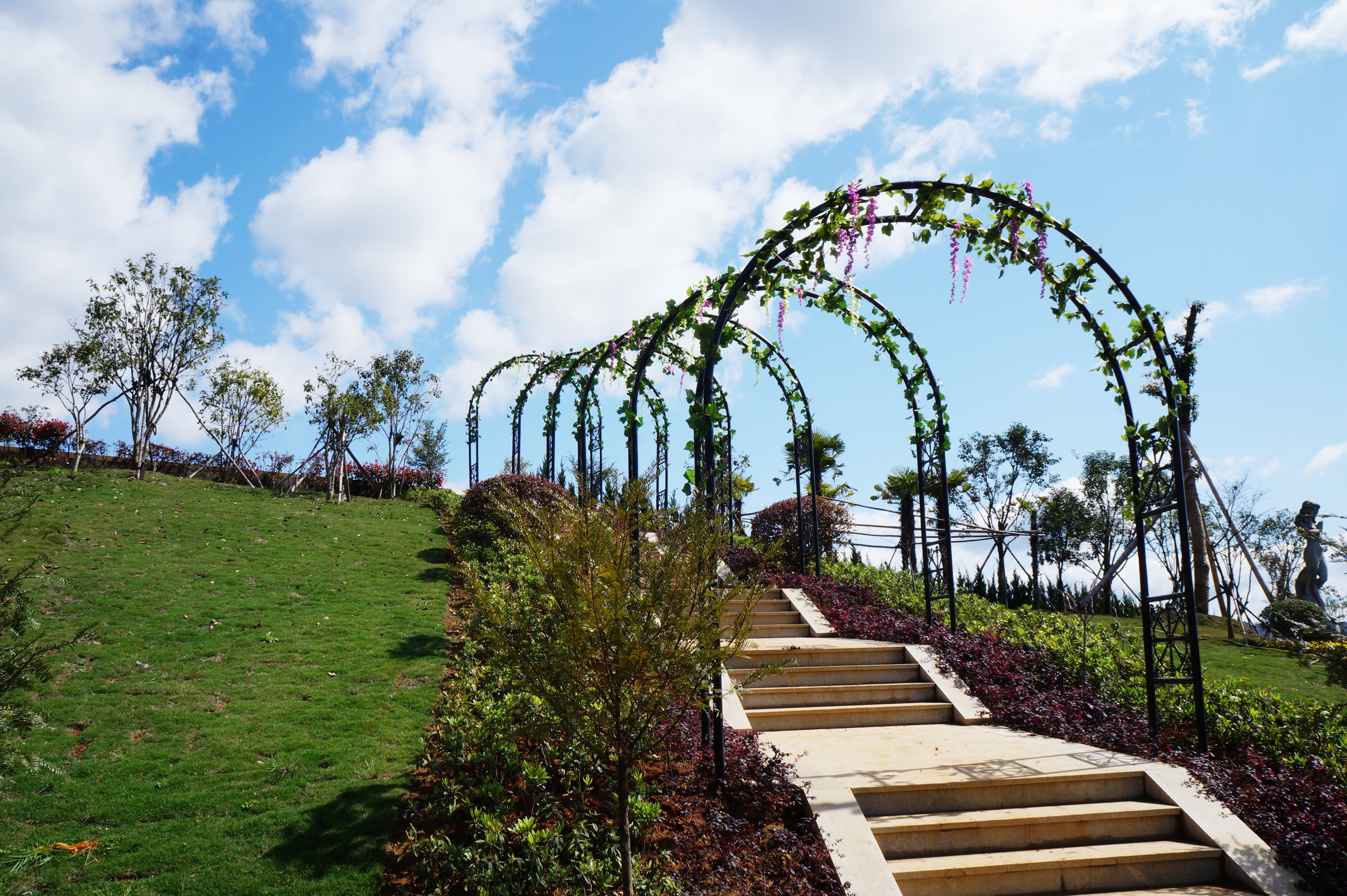 老旧公墓怎样刷新：以文化为魂，，，，，融入现代都会